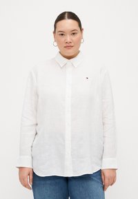 Tommy Hilfiger Curve RELAXED SHIRT - Skjortebluse - optic white