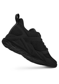 Schwarzer Sportschuh mit einem strukturierten Mesh-Obermaterial und einer gepolsterten Fersenschlaufe. Die Sohle hat ein ausgeprägtes Grip-Muster, das Stabilität und Unterstützung betont.