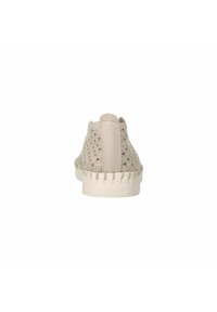 Beige geweven schoenen met een zachte stoffen bovenkant, ronde neus en een gestructureerde rubberen zool. De schoenen hebben een achterste lipje en subtiele merkvermeldingen op de zool.