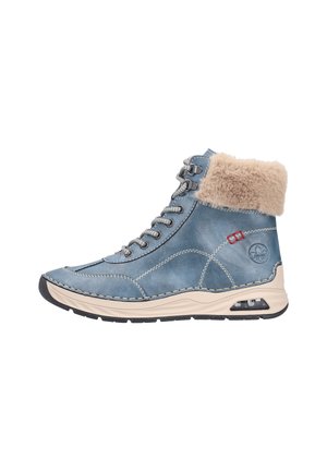 Blaues Lederwinterstiefel mit beigem Pelzkragen, weißen Nähten, luftgepolsteter Sohle und grauen Schnürsenkeln, seitlich auf weißem Hintergrund dargestellt.