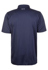 Navyblauwe polo met een kraagontwerp, korte mouwen en textiel met een kleine logo op de achterkant van de kraag.