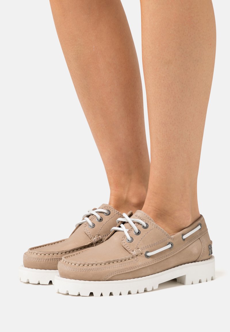 chaussures bateau femme tommy hilfiger