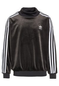Svart sammets sweatshirt med hög krage, med tre vita r änder på varje ärm och en broderad Adidas-logotyp på bröstet.