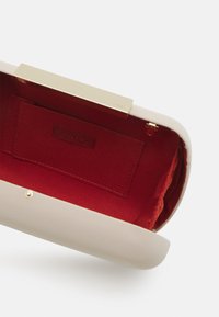 Thumbnail Image 3