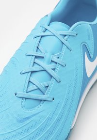 Nike Performance PHANTOM GX 2 ACADEMY - Rasen-Fußballschuhe - blue fury/white