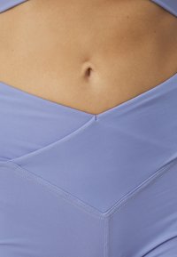 Nebbia WOMENS - Leggings - light purple