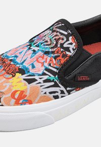 Vans CLASSIC SLIP-ON UNISEX - Belebújós cipők - black/multi-coloured