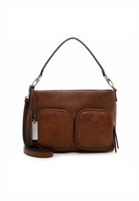 Borsa a spalla in pelle marrone con due tasche frontali, hardware argentato e una tracolla staccabile. Design piatto con superficie liscia e dettaglio in frangia.
