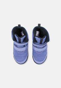 Viking AE​R​Y​ HI​G​H​ GTX WA​R​M​ UNISEX - Zimní obuv - violet/navy