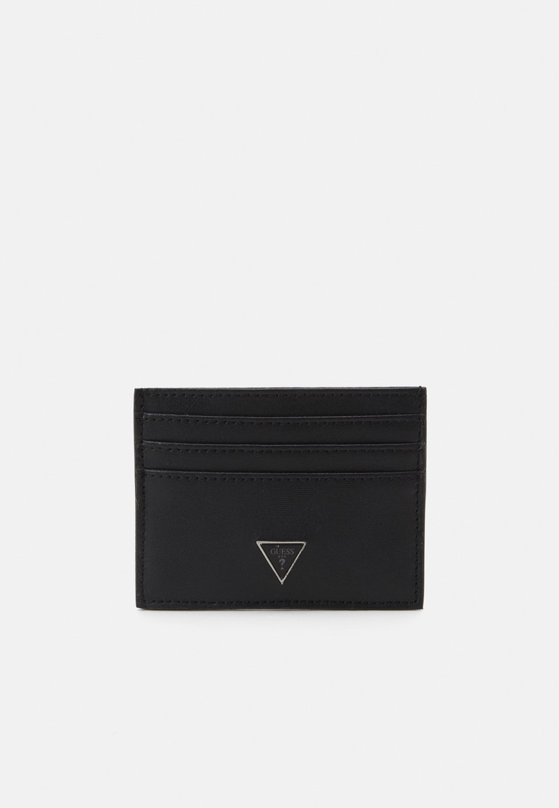 Portafoglio nero in pelle con sei slot per carte. Presenta un logo triangolare argentato sulla parte frontale. Texture liscia e design minimale.