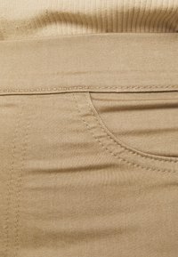 Marks & Spencer JEGGINGS - Calças de ganga de corte skinny - camel