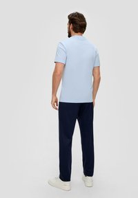 s.Oliver BLACK LABEL MIT CREW NECK - Jednoduché tričko - hellblau