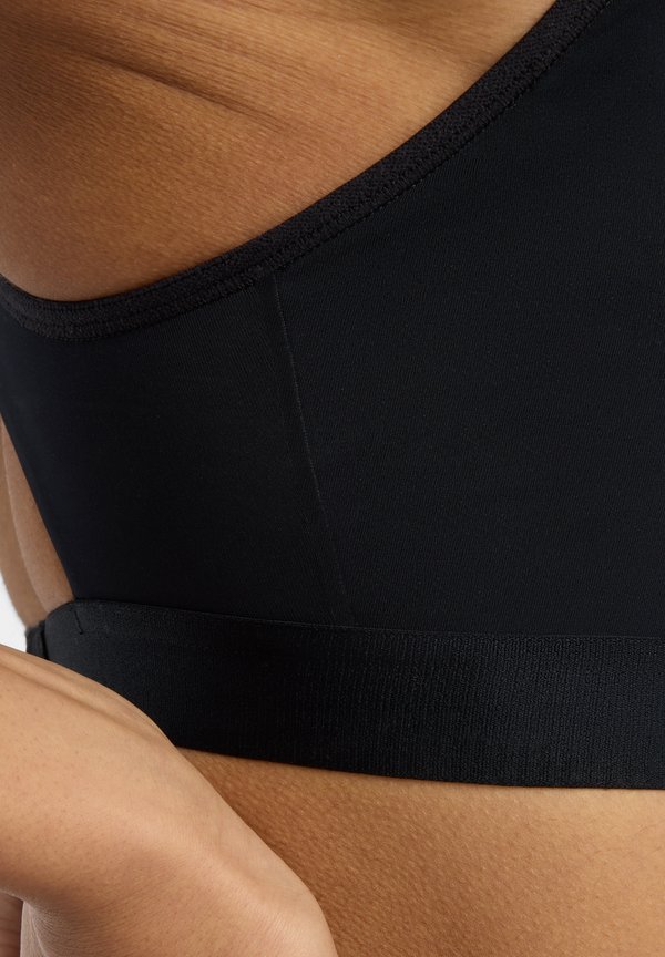 ESSENTIAL RUN BRA - High support sports bra2