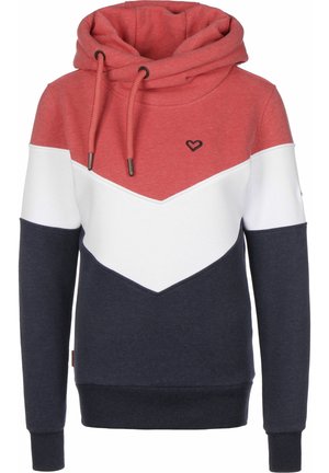 Sweat à capuche avec partie supérieure rouge, chevron blanc au milieu et partie inférieure bleu marine, avec cordons et petit emblème en forme de cœur sur la poitrine.