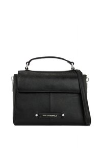 Melnas ādas rokassoma ar strukturētu dizainu, augšējo rokturi, noņemamu plecu siksnu un sudraba metāla detaļām. Priekšpusē logo plāksne.