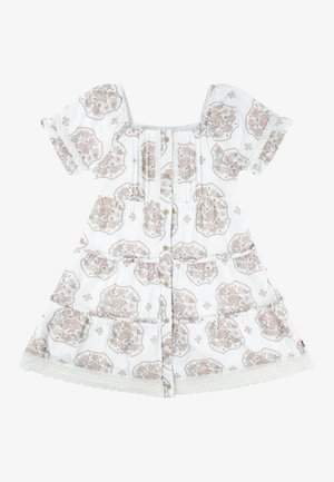 Vestido blanco de manga corta con escote cuadrado, botones delanteros, patrones de medallones florales en rosa suave y beige, y con ribete de encaje en el dobladillo y las mangas.