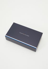Tommy Hilfiger HERITAGE FLAP - Rahakott - black