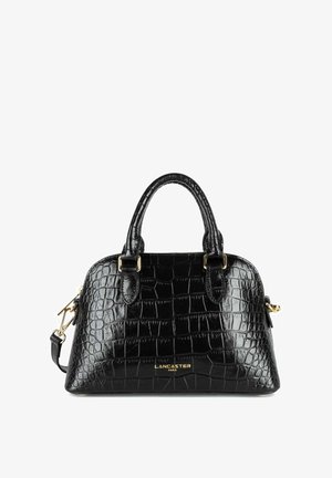 Sac à main en cuir noir avec embossage crocodile, équipé de deux poignées, d'une quincaillerie dorée et d'une bandoulière amovible. Présente le logo de la marque à l'avant.