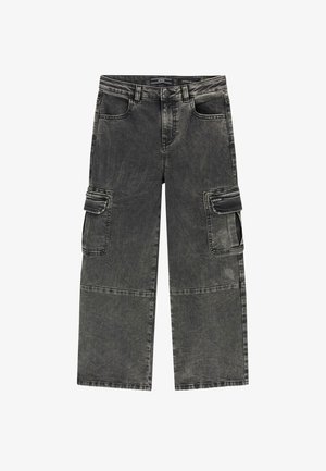 Pantalon cargo large noir délavé avec poches à rabat sur les deux cuisses et poches avant classiques, avec passants de ceinture et fermeture par bouton.