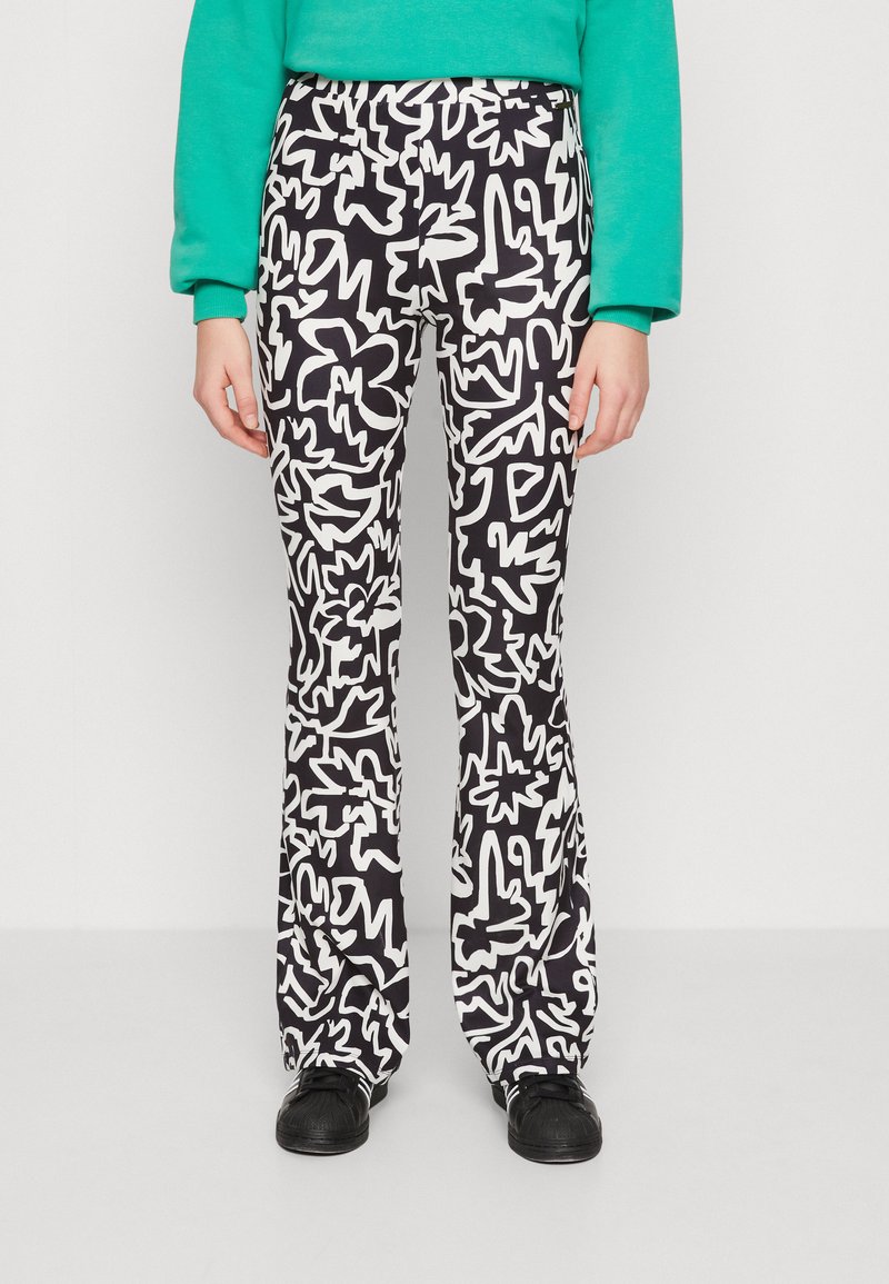 Colourful Rebel MARKER PEACHED EXTRA FLARE PANTS Bukse black/white
