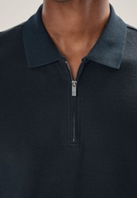 Next REGULAR FIT - TEXTURED ZIP NECK  - Poloshirt - navy blue