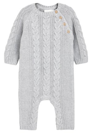 Szare dzianinowe ubranie z długimi rękawami, z wzorami warkoczowymi i trzema naturalnymi drewnianymi guzikami na ramieniu. Miękka tekstura.