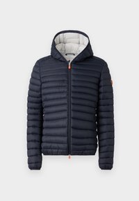 Marineblauwe gewatteerde hoodie met een ritssluiting aan de voorkant, oranje ritsuitsparingen en een oranje logo-patch op de linkermouw.