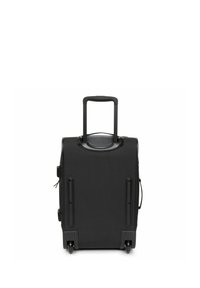 Černý cestovní kufr s texturovaným povrchem, teleskopickou rukojetí a čtyřmi koly. Obsahuje boční rukojeti a zipové uzávěry. Kompaktní obdélníkový tvar.
