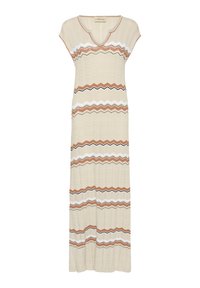 Abito maxi color crema con strisce zigzag in marrone, bianco e nero. Scollatura a V, maniche corte, tessuto testurizzato. Design lungo e fluido.
