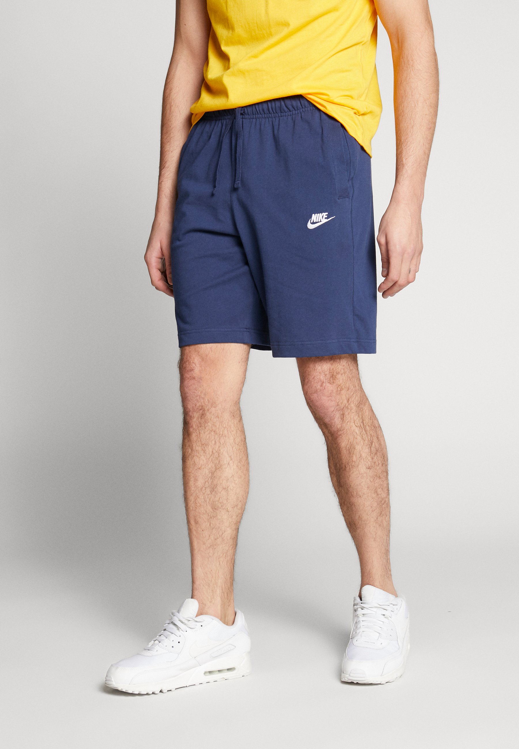 Short imprimé Nike Sportswear Club pour Homme. Nike BE