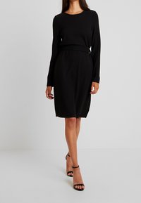 Vero Moda Robe fourreau - black
