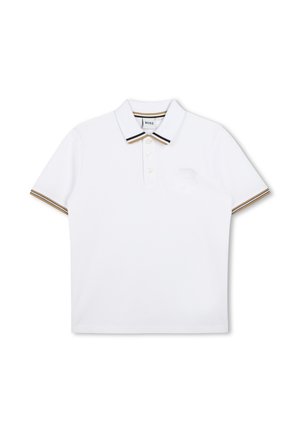 T-shirt polo blanc en coton, avec une patte de boutonnage à trois boutons, un col à rayures noir et or, et un logo discret sur la poitrine.