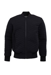 Giubbotto bomber imbottito nero con zip frontale, polsini e orlo a coste. Presenta tasche laterali e un logo sulla manica sinistra.