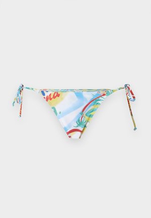 Kleurrijke bikinibroek met strikjes aan de zijkanten en tropische print met palmbomen en abstracte vormen op een witte achtergrond.
