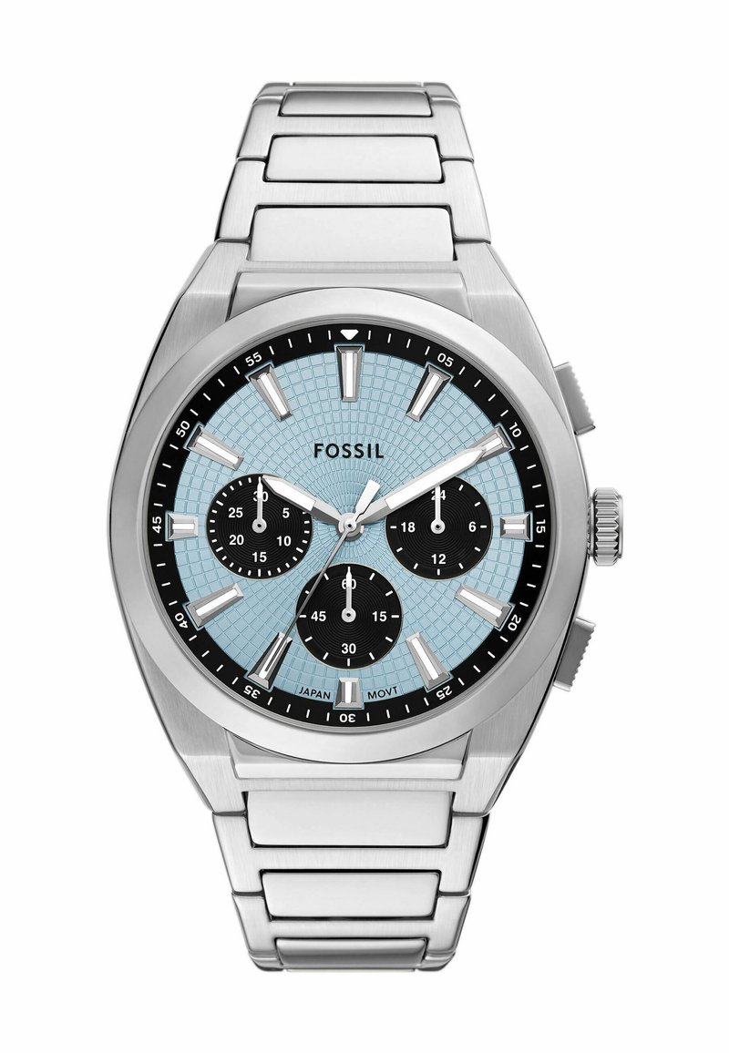 Montre en acier inoxydable argenté avec un cadran bleu clair, des sous-cadrans noirs et des index des heures argentés. Équipée d'un bracelet en métal lié et de fonctions chronographe.