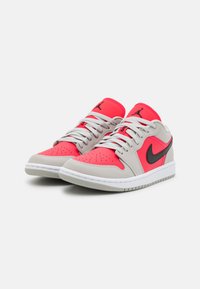 Jordan AIR JORDAN 1 - Sapatilhas - light iron ore/black/siren red
