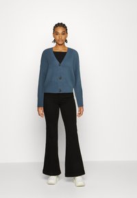 Vero Moda VMLEA V NECK CARDIGAN - Casaco de malha - china blue