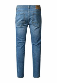 Vue arrière d'un jean en denim bleu avec des poches arrière cousues et une étiquette de marque en cuir marron sur la ceinture.