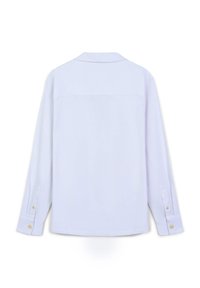 Chemise blanche à manches longues avec col, présentant des poignets boutonnés et une texture lisse. Pas de motifs ou d'accents visibles. Vue de dos.