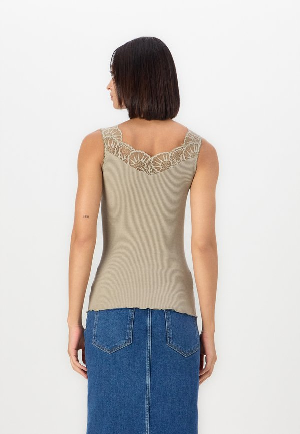 BEATHA  - Top - laurel oak2