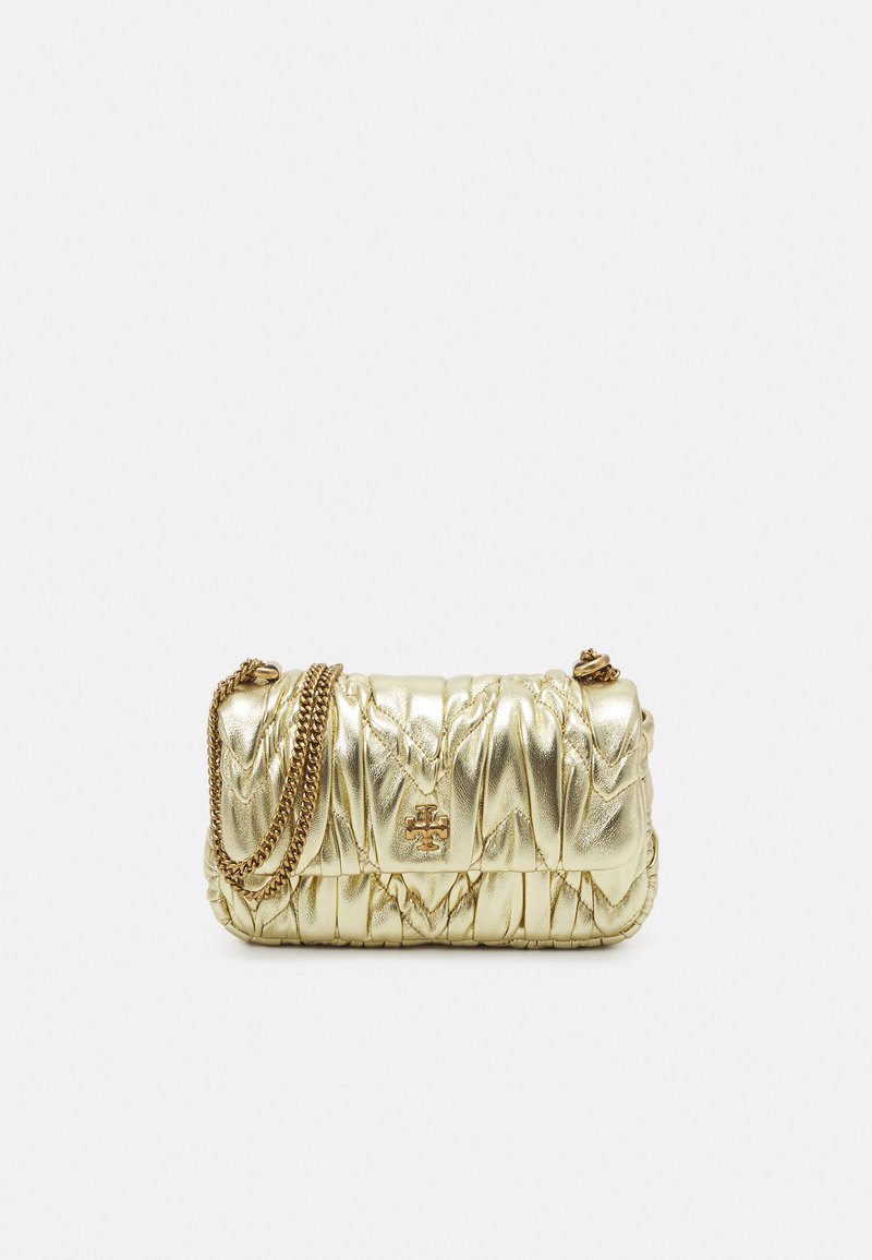 Tory Burch - KIRA METALLIC DIAMOND RUCHED MINI FLAP BAG - Torbica - gold-coloured, Povečajte