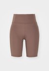 COMPRESSIVE HIGH RISE BIKE SHORTS - Punčochy - porcini