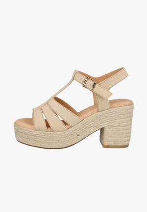 Sandalias de plataforma beige con tacón de yute trenzado, que presentan un diseño de tira en forma de T, recortes y una hebilla ajustable en el tobillo. Suela de texturizada suave.