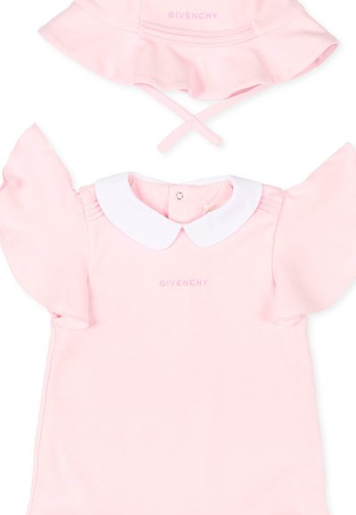 Robe rose pâle pour bébé fille avec col blanc Peter Pan et chapeau de soleil assorti, tous deux ornés d’une broderie subtile du logo Givenchy.