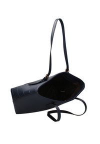 Borsa a spalla in pelle blu navy con motivo trapuntato, apertura superiore e due lunghe tracolle piatte. Interno foderato in tessuto scuro con dettagli minimi.