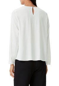 comma MIT PLISSEEFALTEN - Blouse - weiß