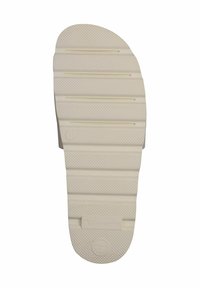 Suola in gomma marrone con scanalature orizzontali e pattern testurizzato per la trazione, con marchio impresso e design della punta arrotondata.