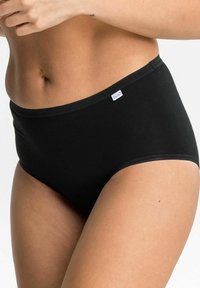 Schwarze hochtaillierte Unterwäsche aus weicher Baumwolle. Verfügt über einen glatten Bund und ein dezentes Logopatch an der Seite.