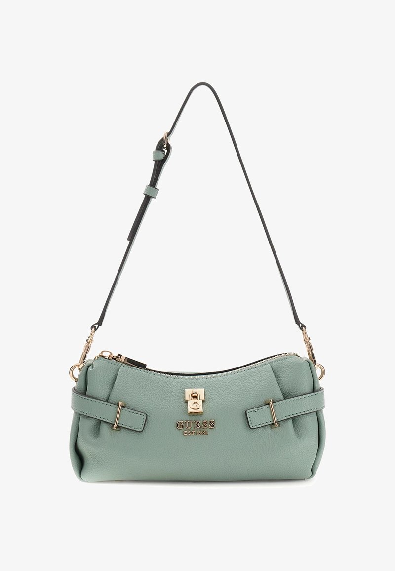 Zielona skórzana torebka o zakrzywionym kształcie, z elementami w złotym odcieniu, zamkiem błyskawicznym i regulowanym paskiem. Posiada logo oraz dwa ozdobne paski.