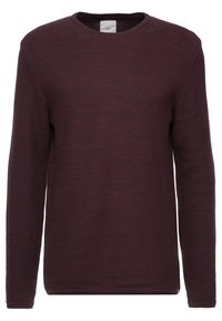 Suéter burdeos de pullover, de mangas largas, con cuello redondo, tejido de punto texturizado, corte regular, con puños y dobladillo acanalados.